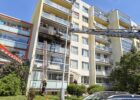 Balcony fire in Prague 8 brings emergency response