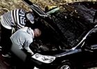 Thieves steal headlights minutes after woman parks in Prague 11