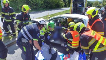 One injured in car crash in Prague 8