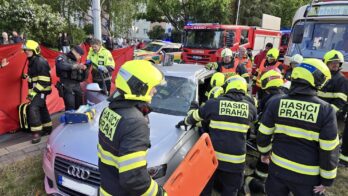 One injured as tram and car crash in Prague’s sixth district