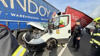 Crash involving multiple trucks shuts down Prague Ring near Radotín Bridge
