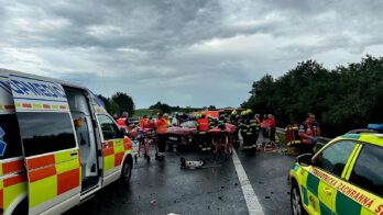 Five injured in multi-car crash on D10 motorway near Mladá Boleslav