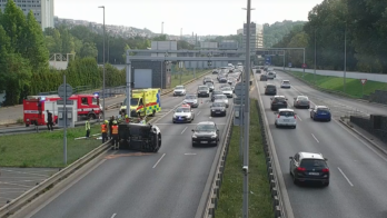 Car overturns on Povltavská, traffic to Blanka tunnel briefly halted