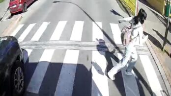 Teenager’s reckless crossing injures passengers on Prague bus