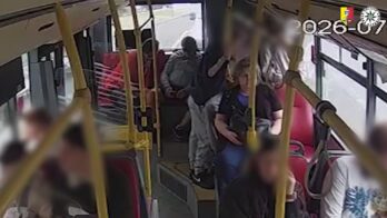 Man held at knifepoint in Prague bus robbery, police seek witnesses